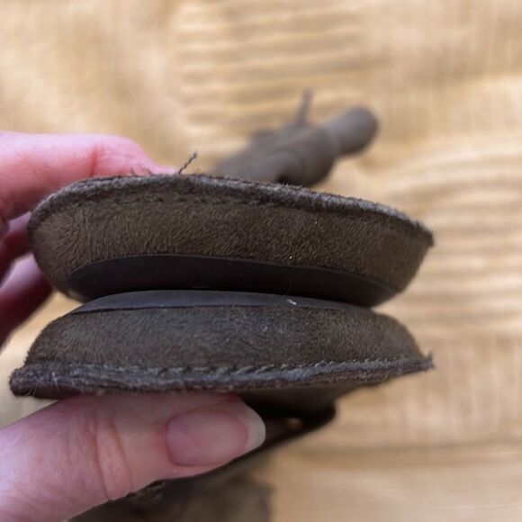 Aweosoles size 6.5 green suede zip back ankle thong sandals EUC - Picture 9 of 13